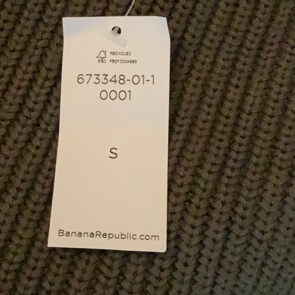 NWT Banana Republic Olive Green Turtle Neck Sweater - Size S - Picture 9 of 9